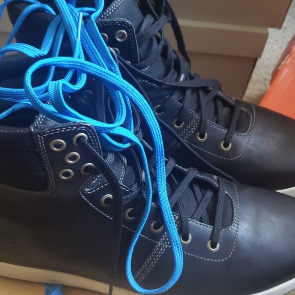 Boots - Picture 3 of 3